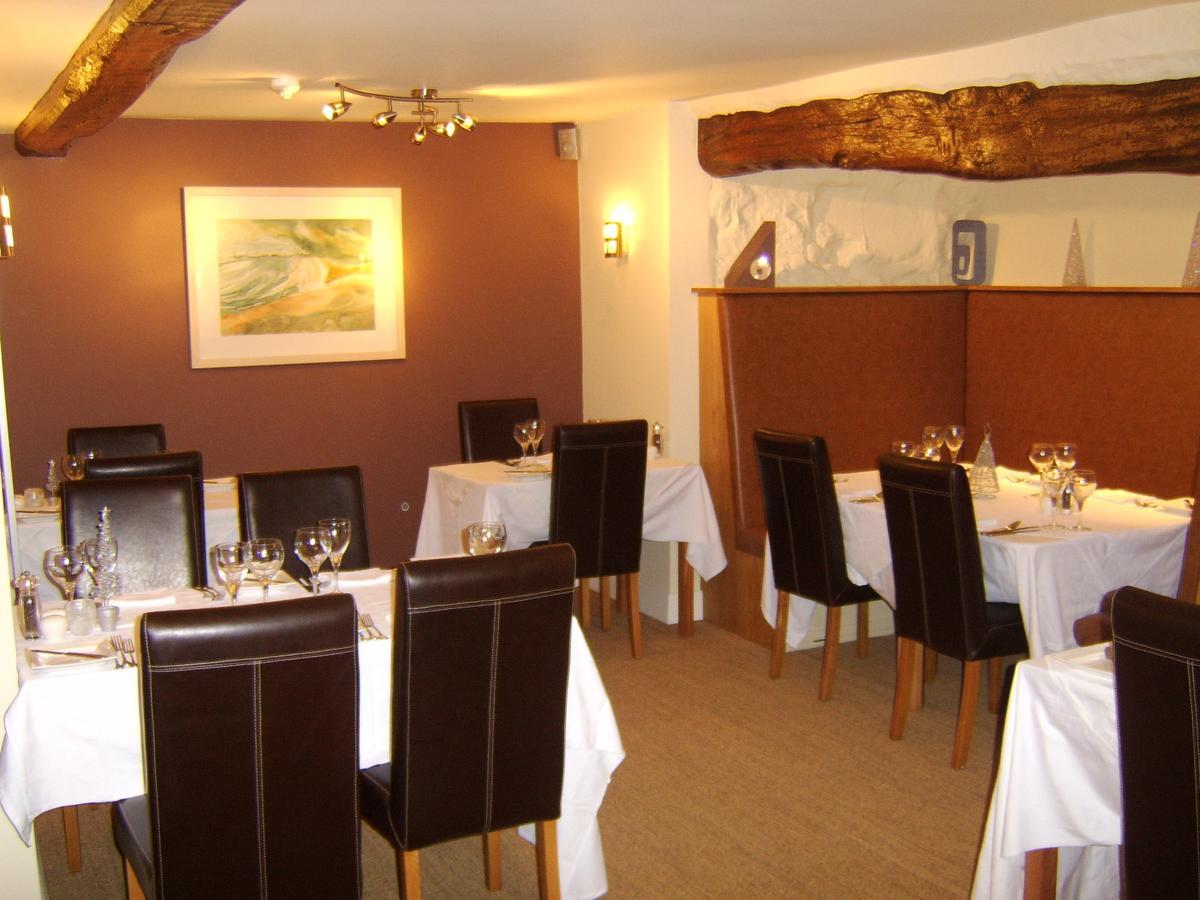 Castle Cottage Restaurant With Rooms Харлех Экстерьер фото